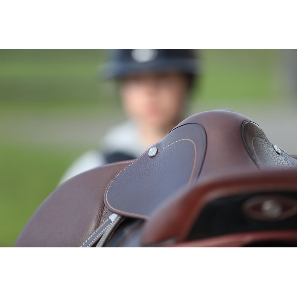 IKONIC "Elite" Jumping Plain Saddle 