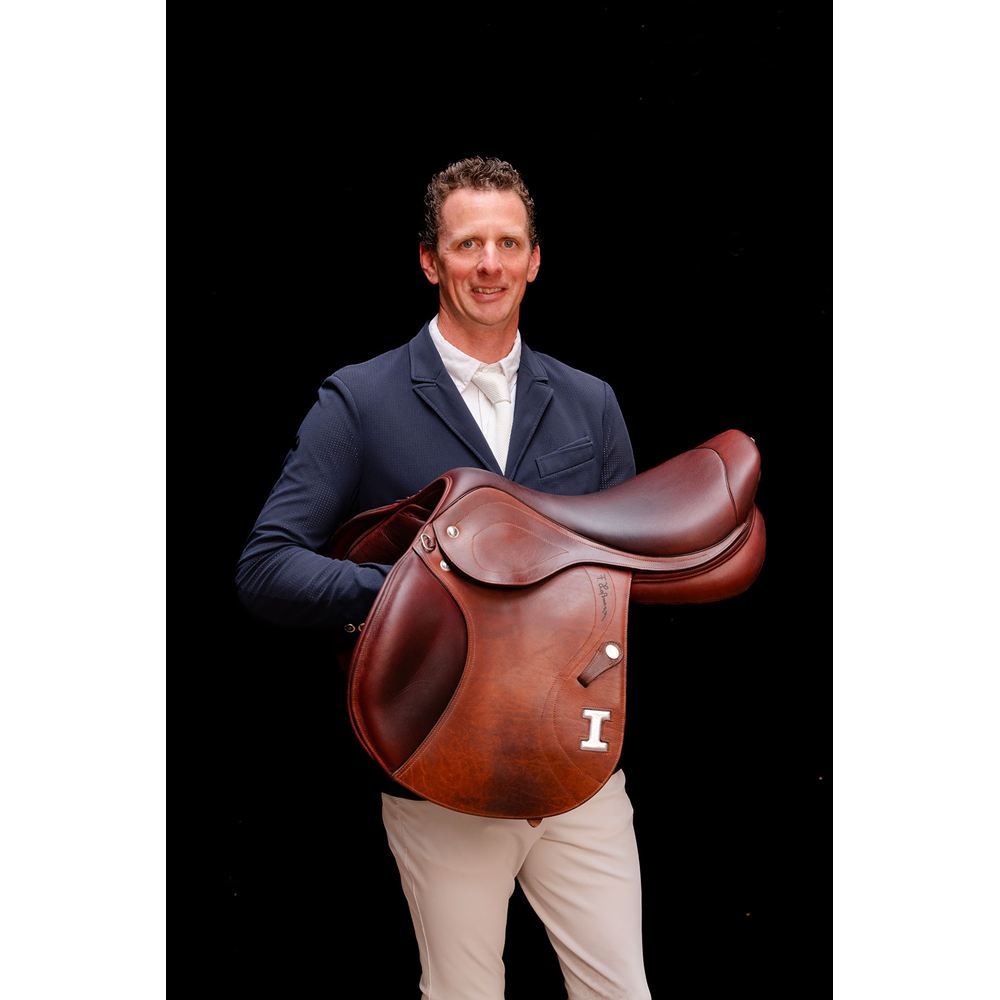 Ikonic × Felix Haßmann jumping saddle 