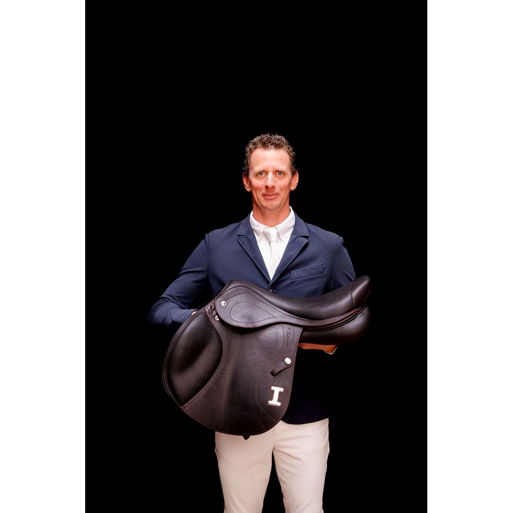 Ikonic × Felix Haßmann jumping saddle 
