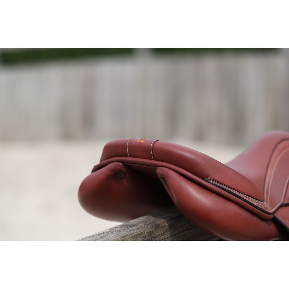 Ikonic "Elite" Selle Jumping All in Balance 