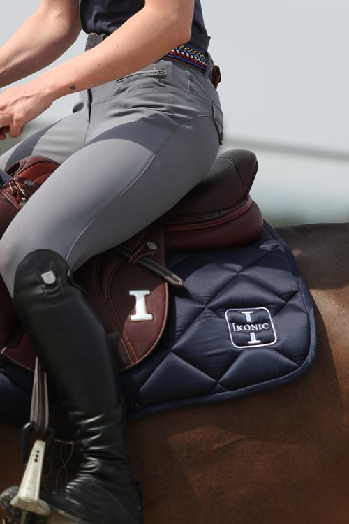 Ikonic Satin Sadelunderlägg med Nätfoder  