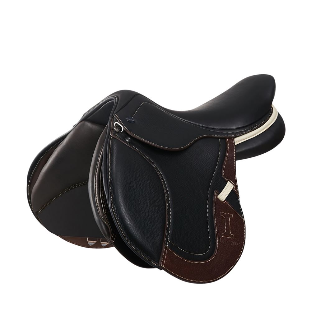 Samenpersen op vakantie Frank Worthley Ikonic Pony "Evolution" Springzadel | Ikonic Saddlery